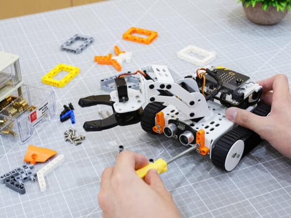 Hiwonder Qtruck Programmable Robot - หุ่นยนต์โปรแกรมได้ที่ขับเคลื่อนด้วย micro:bit - Image 16